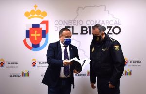 El presidente recibe al nuevo comisario de la Policía Nacional en Ponferrada