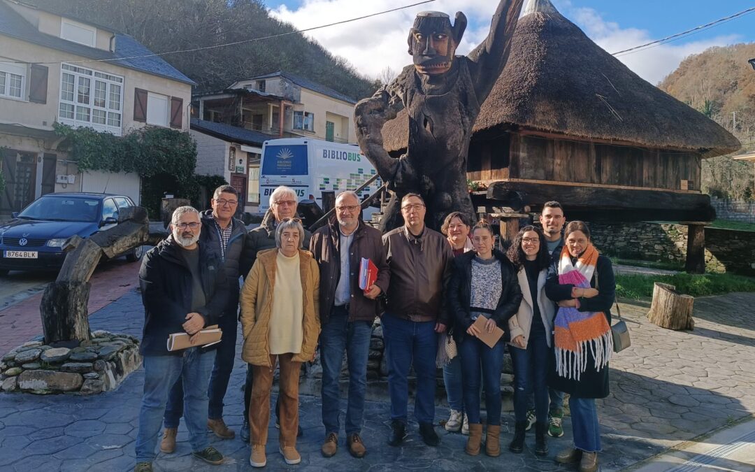 El presidente y miembros de la coporación comarcal visitan el Ayuntamiento de Vega de Valcarce
