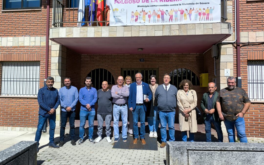 Una delegación del Consejo Comarcal visita el Ayuntamiento de Folgoso de la Ribera