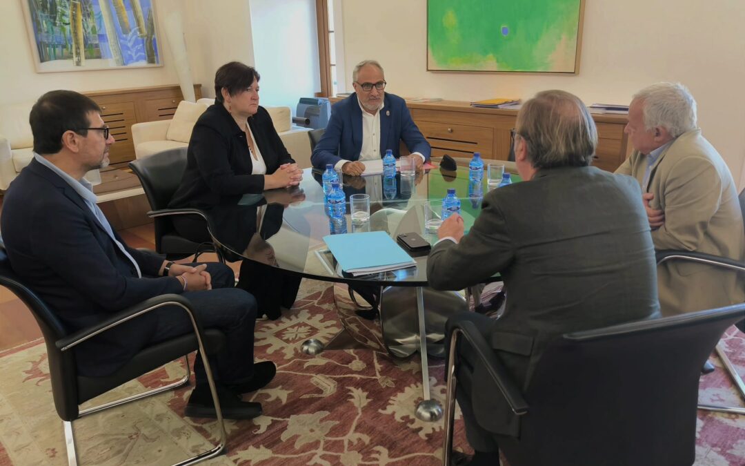 El presidente se reúne en Valladolid con los consejeros de Sanidad y de Cultura