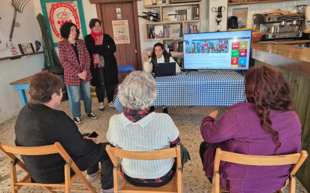 Medio centenar de mujeres del medio rural asistieron a las talleres de aprovechamiento del teléfono inteligente