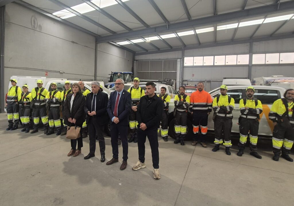 Dieciséis trabajadores y trabajadoras se incorporan al trabajo de limpieza y desbroce de los pueblos gracias al Plan Montel.